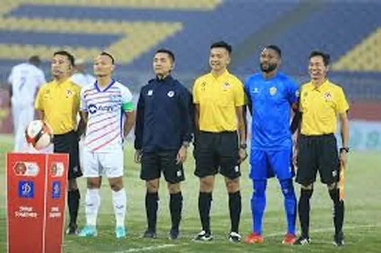Những Điều Cần Biết Về Trợ Lý Trọng Tài Bóng Đá Chuyên Nghiệp Tại Các Giải